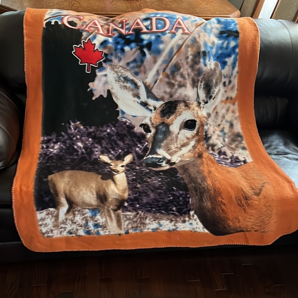 Fleece Versatile Light Throw Blanket - Picture 10 of 10